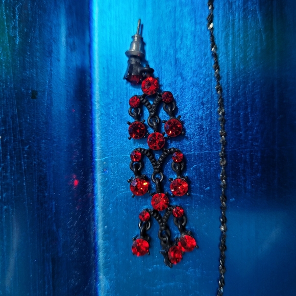 3/25 Vintage Claire's 90s Red Crystal Necklace Bracelet and Earrings Set - Picture 2 of 3